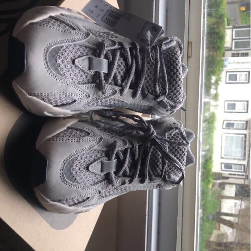 Yeezy 700 Static
